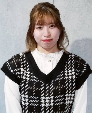 根本　真奈